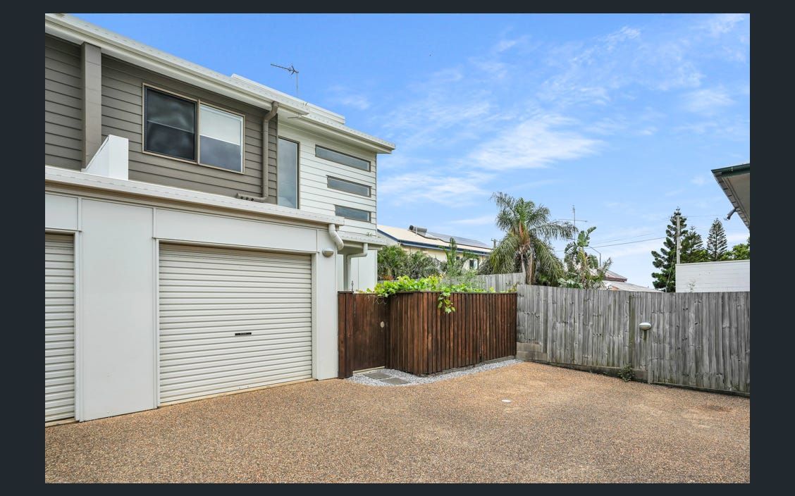 3 Bedroom Home with Open Plan Living and Harbour Views!